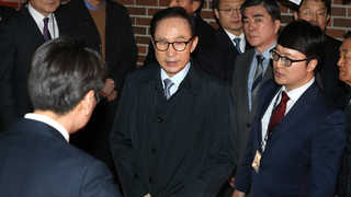 이명박 조사거부 신경전…검찰, 내일 방문조사 재시도