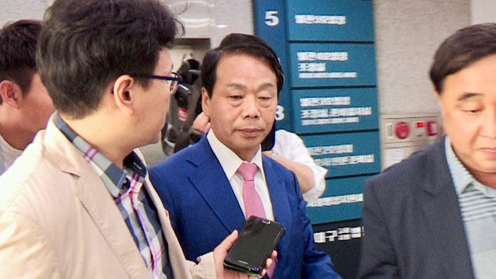 이완영 의원 1심서 집행유예…의원직 상실형