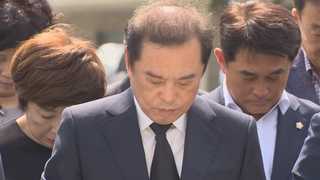 봉하마을 찾은 김병준, 대통합 내세워 '정책대결' 부각