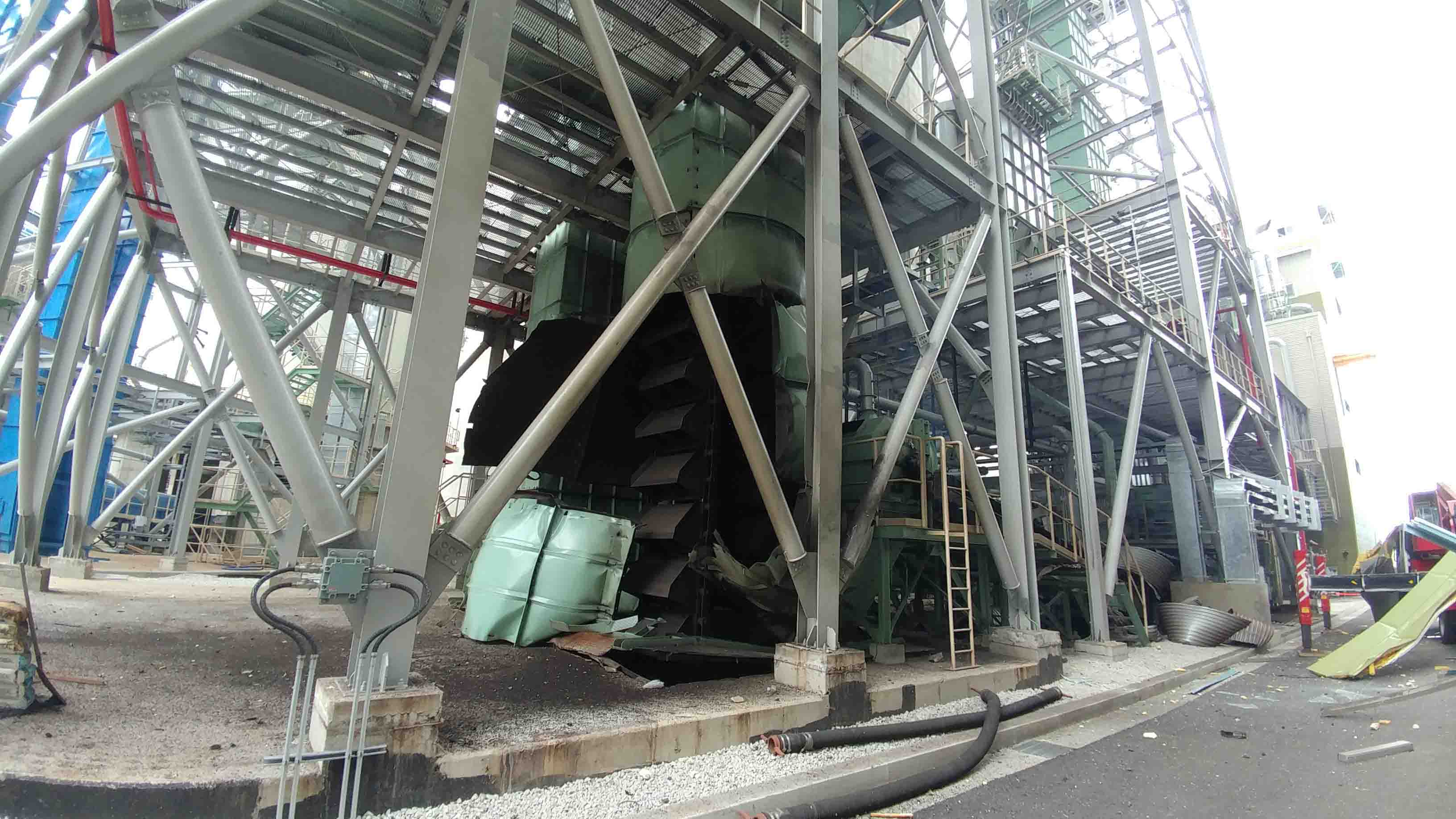 <em class='find'온라인카지노 커뮤니티 벳무브</em 앞둔 포천 화력발전소 폭발사고…5명 사상