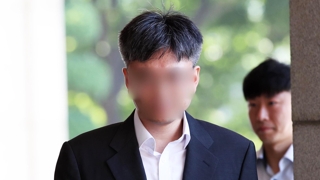 '헌법재판소 기밀 유출' 현직 부장판사 검찰 소환