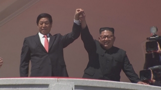 '메시지 관리' 들어간 김정은…연설없이 참관만