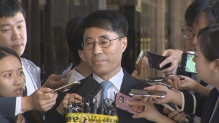 '기밀유출' 유해용 전 대법 수석재판연구관 검찰 출석