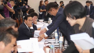 서울아파트값 비명, 국회는 고성만 주고받다 파행