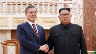 문 대통령 "이제 결실 맺어야"…김 위원장 "더 큰 성과내야"