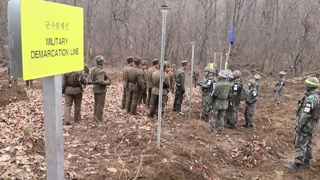 격전지 한복판에서 손잡은 남북…DMZ 도로 연결