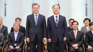 하선한 김동연, 닻올린 홍남기호…새경제팀 항로는
