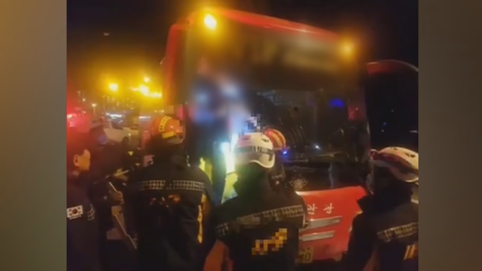 [사건사고] <em class='find'출퇴근온라인 카지노 사이트</em-승용차 추돌…2명 부상ㆍ5명 구조 外