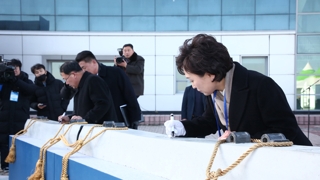 침목엔 나란히 서명…서울-평양 새겨진 표지판