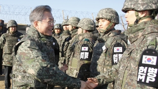 문 대통령, 화살머리고지 방문…"남북평화의 상징"