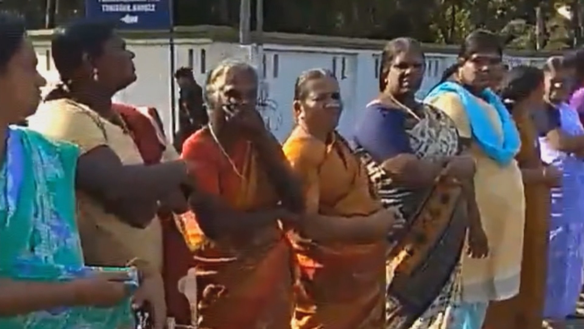 온라인카지노 장점 벳무브 여성 수백만명 인간 띠…종교 불평등 해소 요구