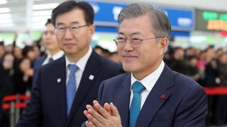 광주 찾은 문 대통령 "광주형 일자리, 혁신적 포용국가 전환점"