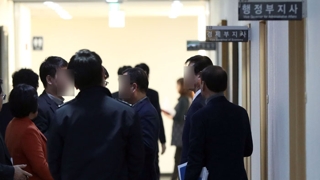 수장 없는 경남도청…어수선한 분위기 역력