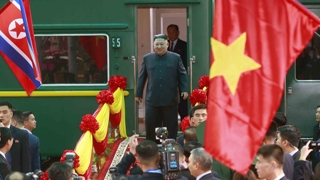 4,500km 여정에도 김정은 여유 당당