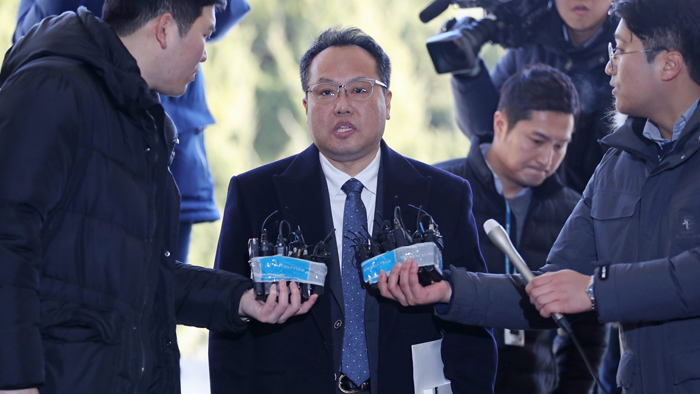 '직원폭행' 송명빈 온라인카지노 합법 사이트심사 전 숨진채 발견