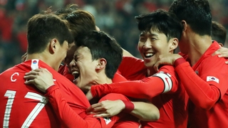 한국축구, <em class='find'온라인카지노 바로가기</em 잡았다…손흥민ㆍ이재성 득점포