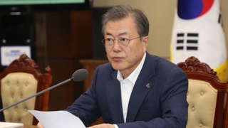 취임 2주년 앞둔 문 대통령, 국정운영 동력 고심