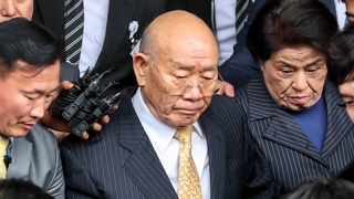 "거짓말쟁이는 문학적 표현" 전두환 회고록 재판 공방