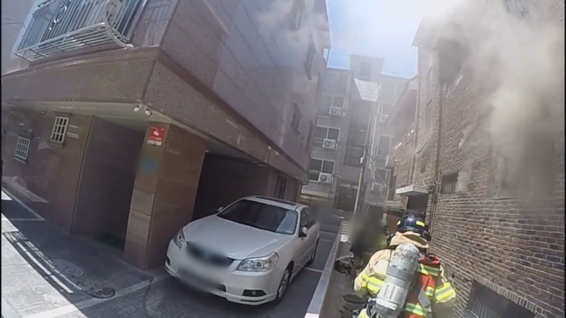 "자는데 시끄럽게 해" 부모 앞 분신 30대 사망