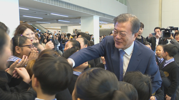 문대통령, 높은 지지율 이어가지만…경제·인사 걸림돌