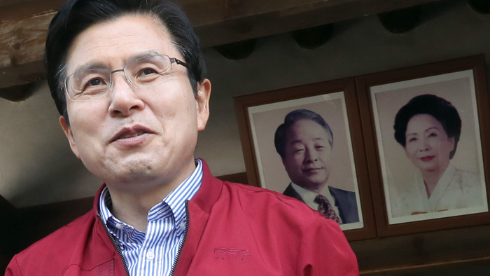 김영삼 생가 찾은 황교안 "어려울 때 나라 세운 <em class='find'>분</em>"