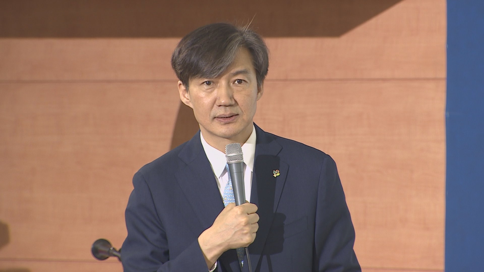 조국, 경찰권한 강화 우려 반박 글 게재