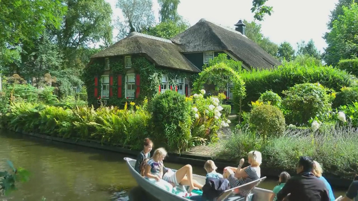 "그만 오세요" 네덜란드 관광객 줄이기 골몰
