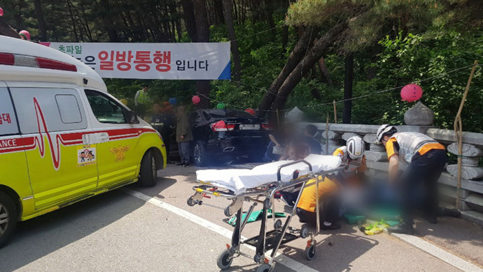 경남 양산 통도사 입구 <em class='find'>차량</em> 돌진…1명 사상ㆍ12명 부상