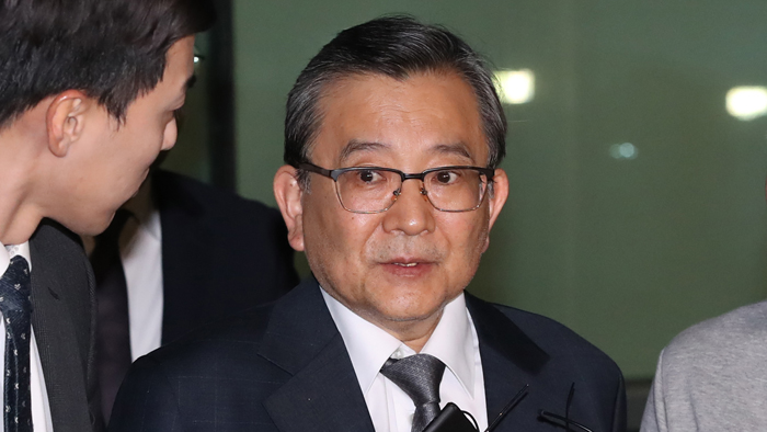 김학의 <em class='find'>전</em> 법무차관, 6시간 검찰조사 받고 귀가