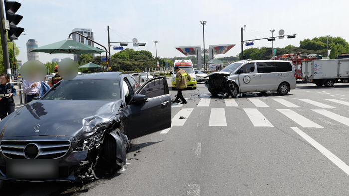 잇단 고령운전자 사고…경찰 '조건부 면허' 검토