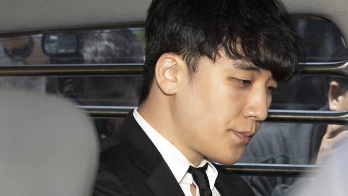 <em class='find'>스타</em>의 '몰락'…빅뱅 승리 구속 기로