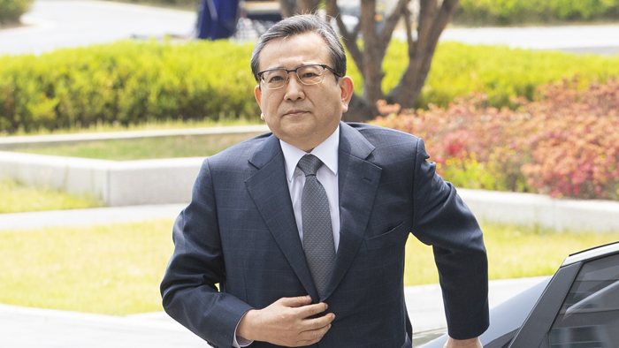 김학의, 모레 영장심사…윤중천, 연일 검찰 소환