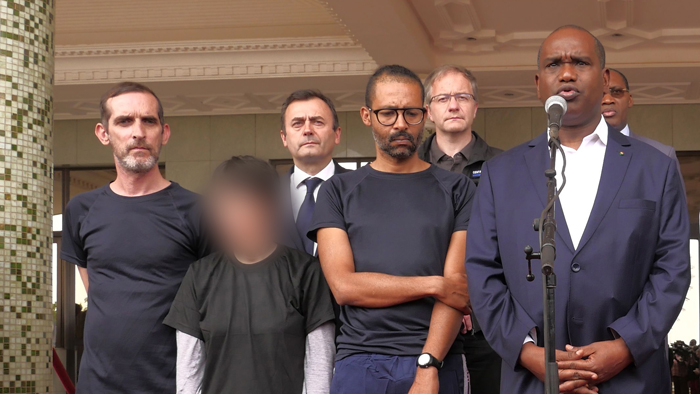 피랍 구출 한국인 자비 귀국…정부 조사 후 귀가