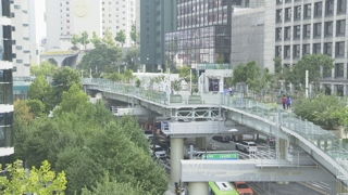 도심 한복판 공중길 '서울로'…풍경까지 바꿨다