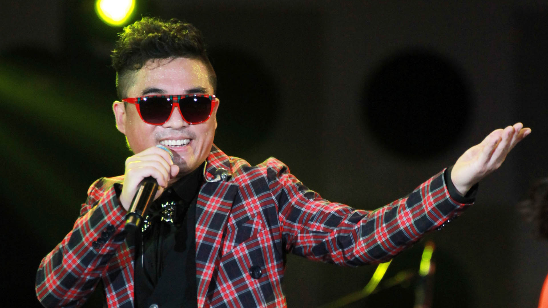 김건모, 내년 초 결혼…신부는 30대 피아니스트