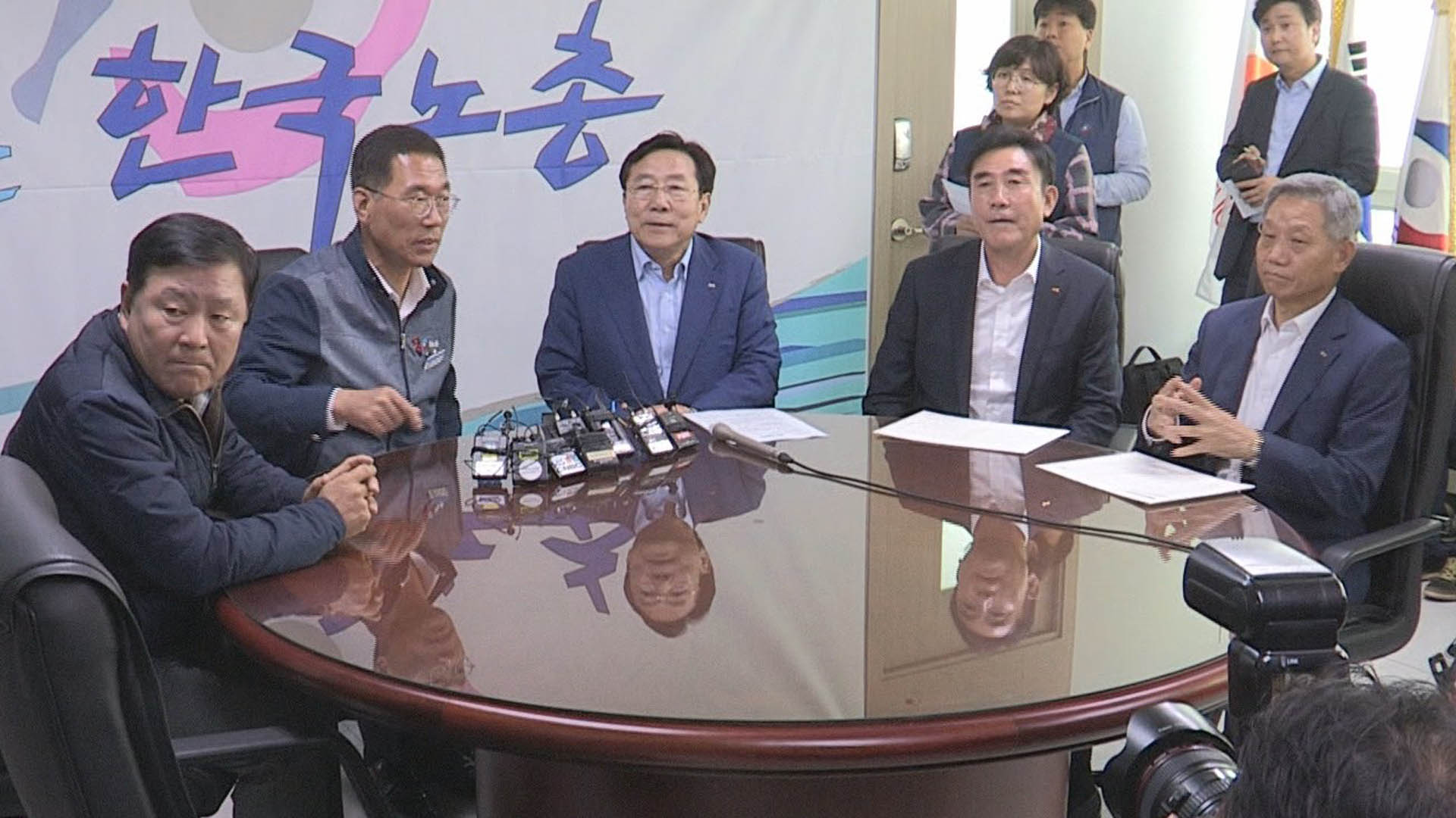 라이브카지노제 시행 앞두고 중기·노동계 평행선