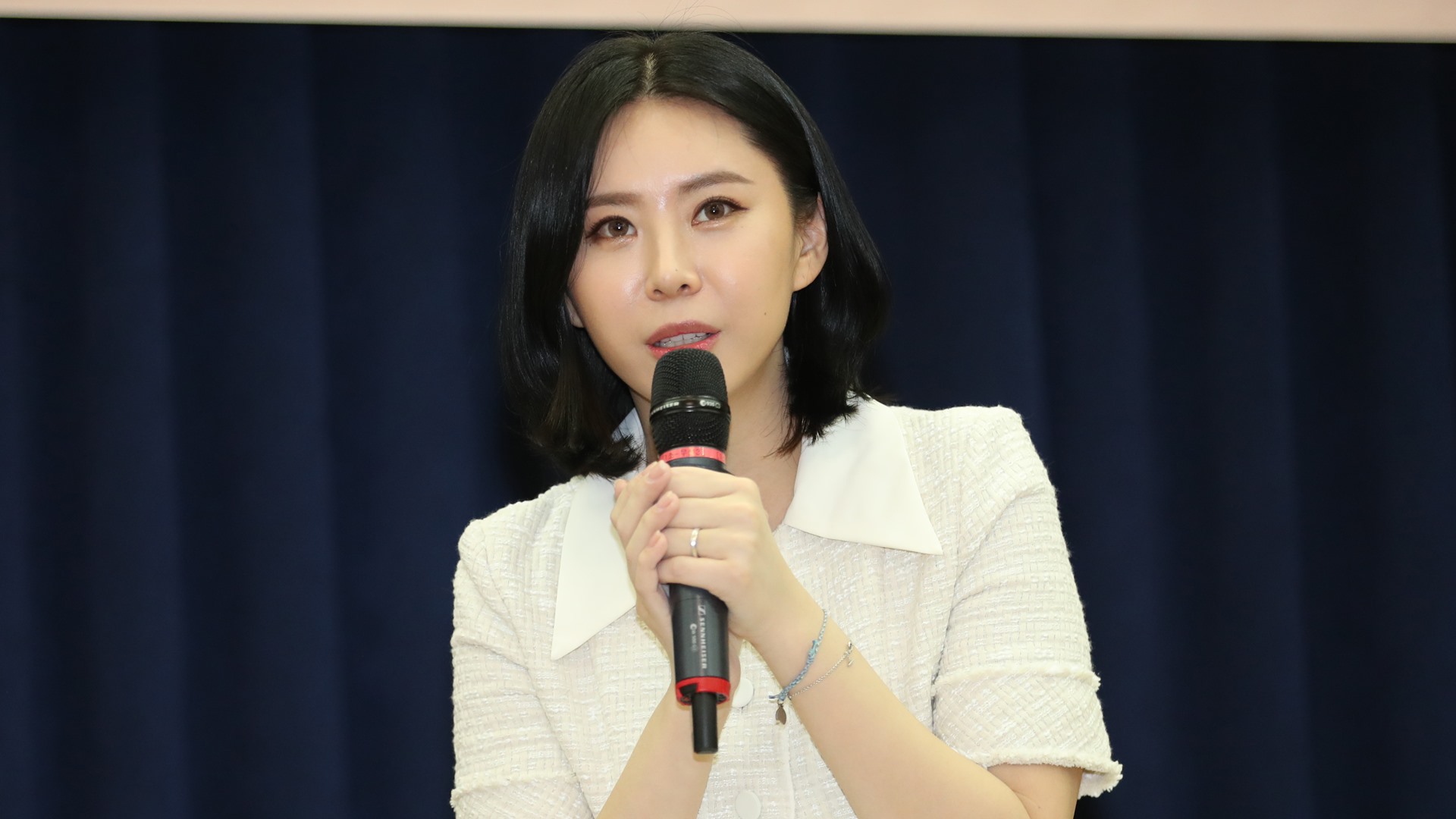 [핫클릭] '명예훼손·사기 혐의' 윤지오 체포영장 발부 外