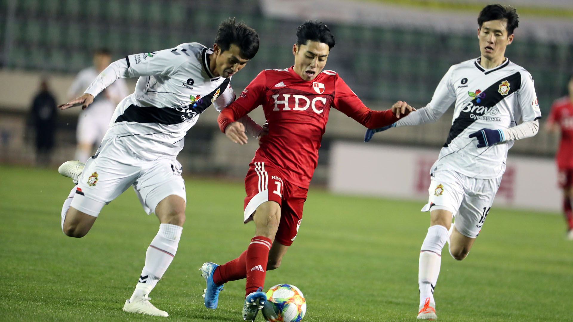 [프로축구] 부산vs경남, <em class='find'온라인카지노 불법 유니88벳PO</em 1차전 무승부…2차전에서 결판