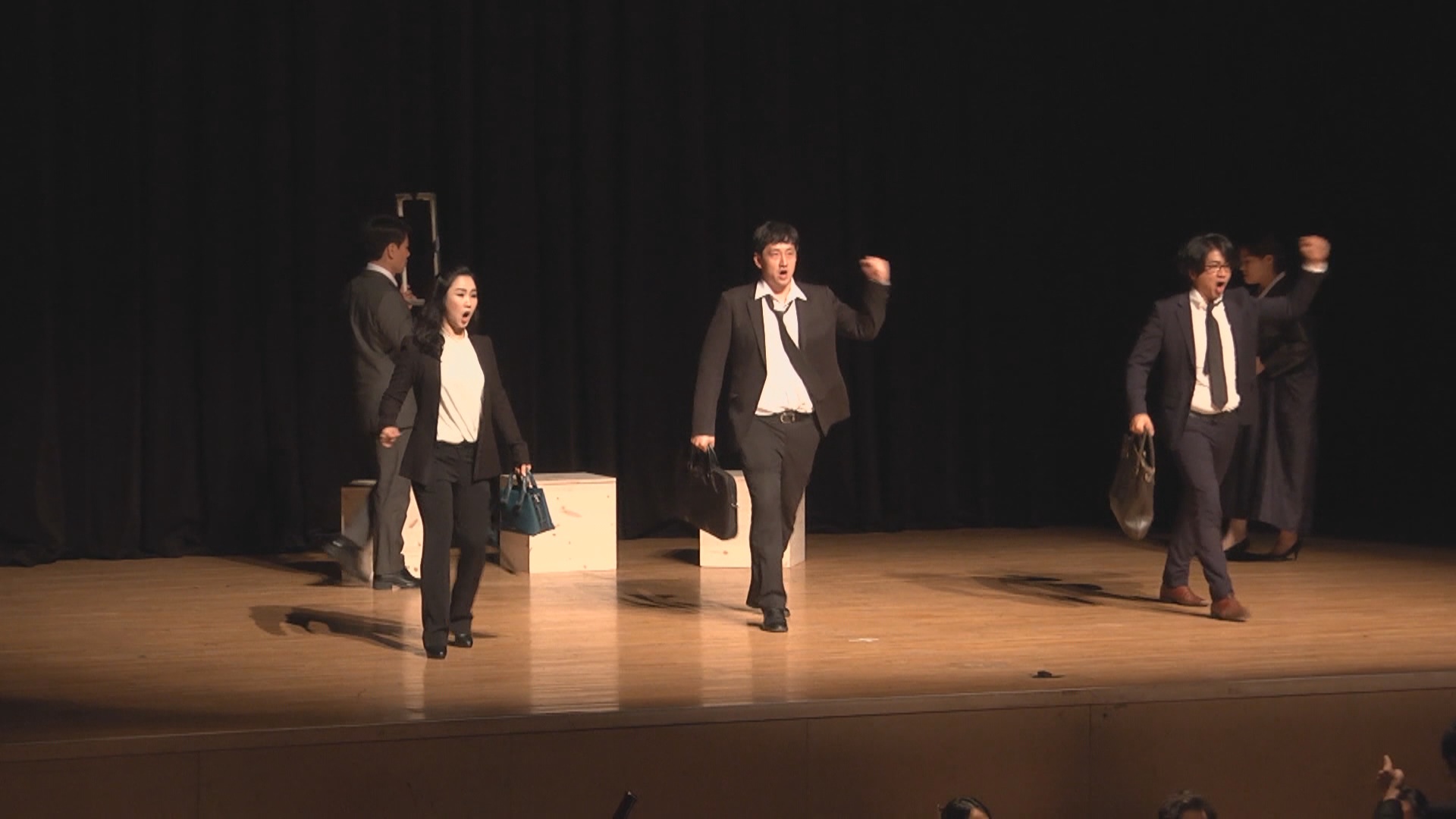 김온라인카지노추천의 죽음, 까마귀…현실 반영한 창작오페라