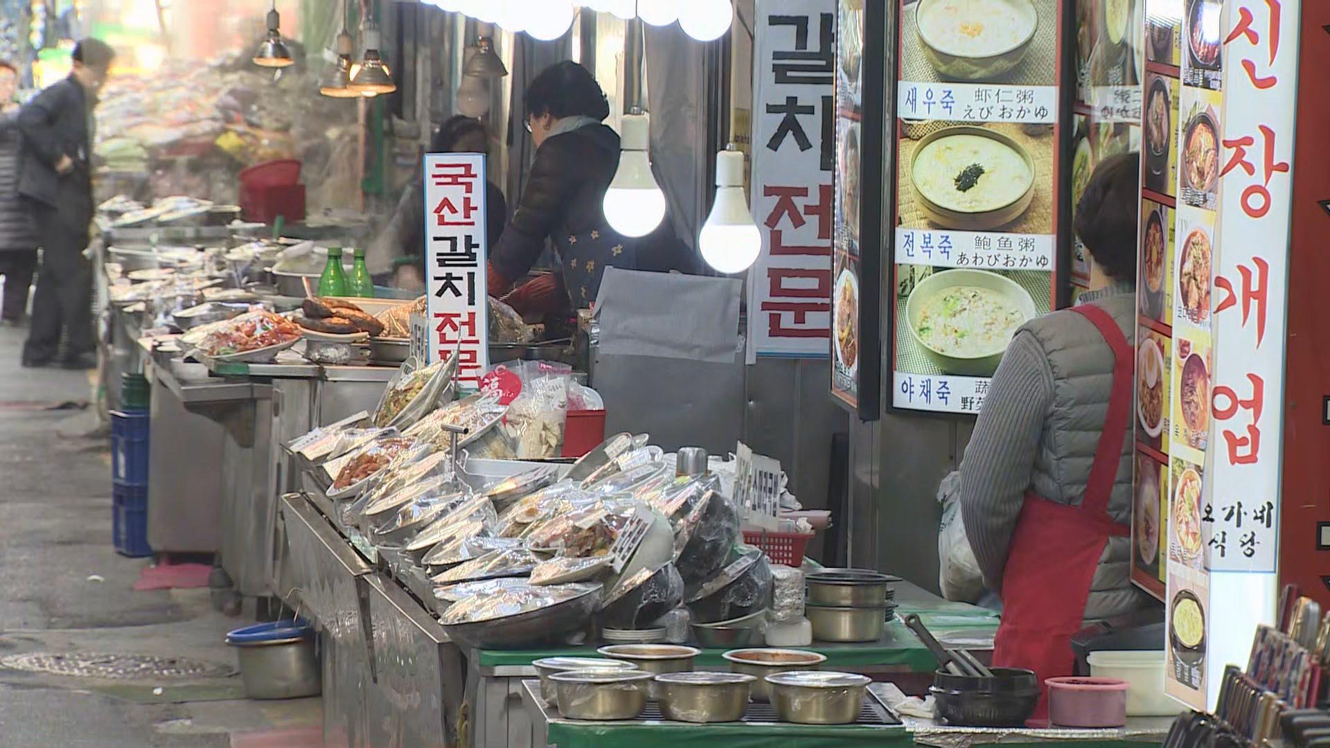 "방역 철저"…재래시장 위기 극복 '안간힘'