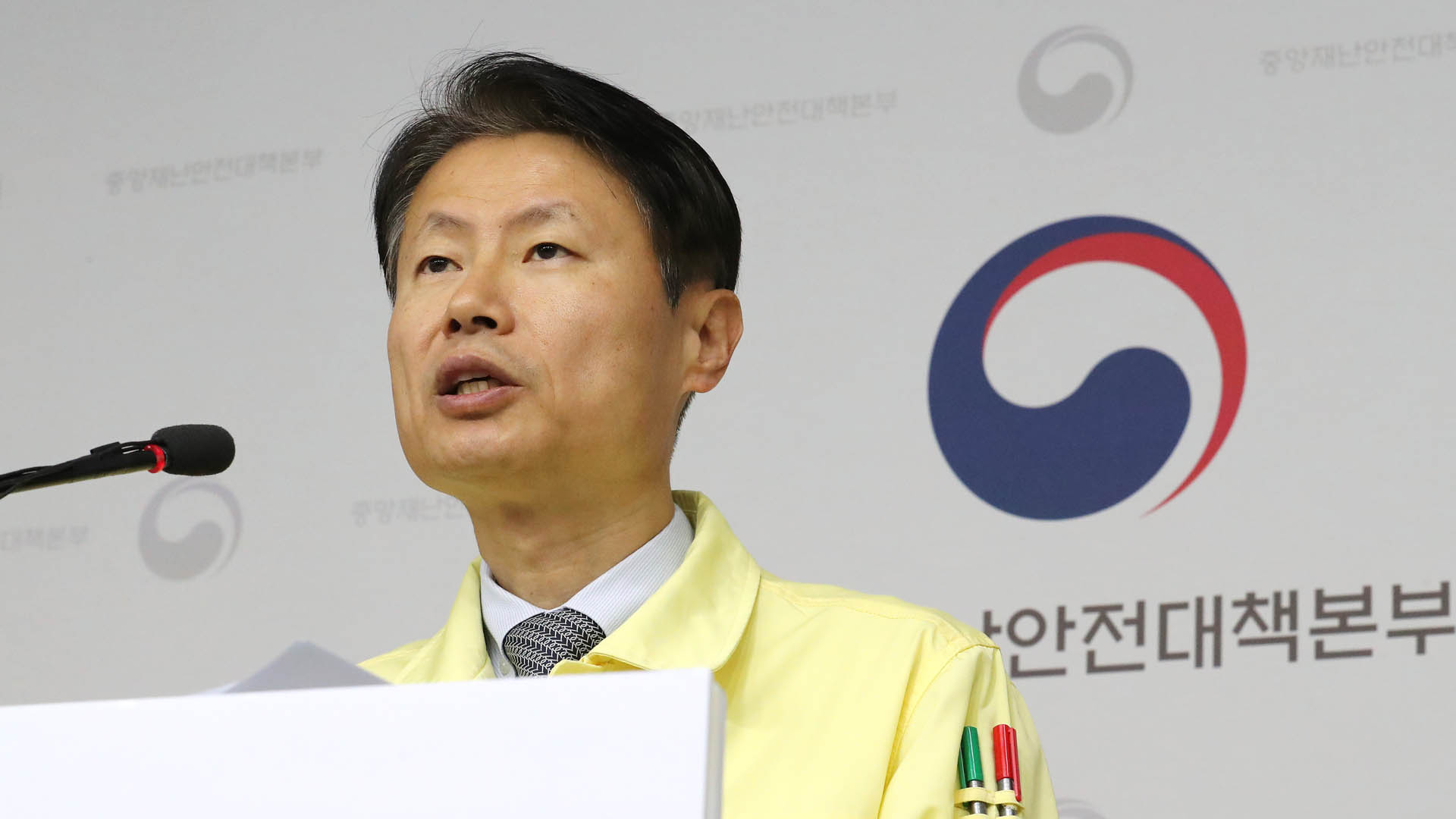 [현장연결] 정부 "지역사회 감염 억제…해외 역유입 차단 노력"