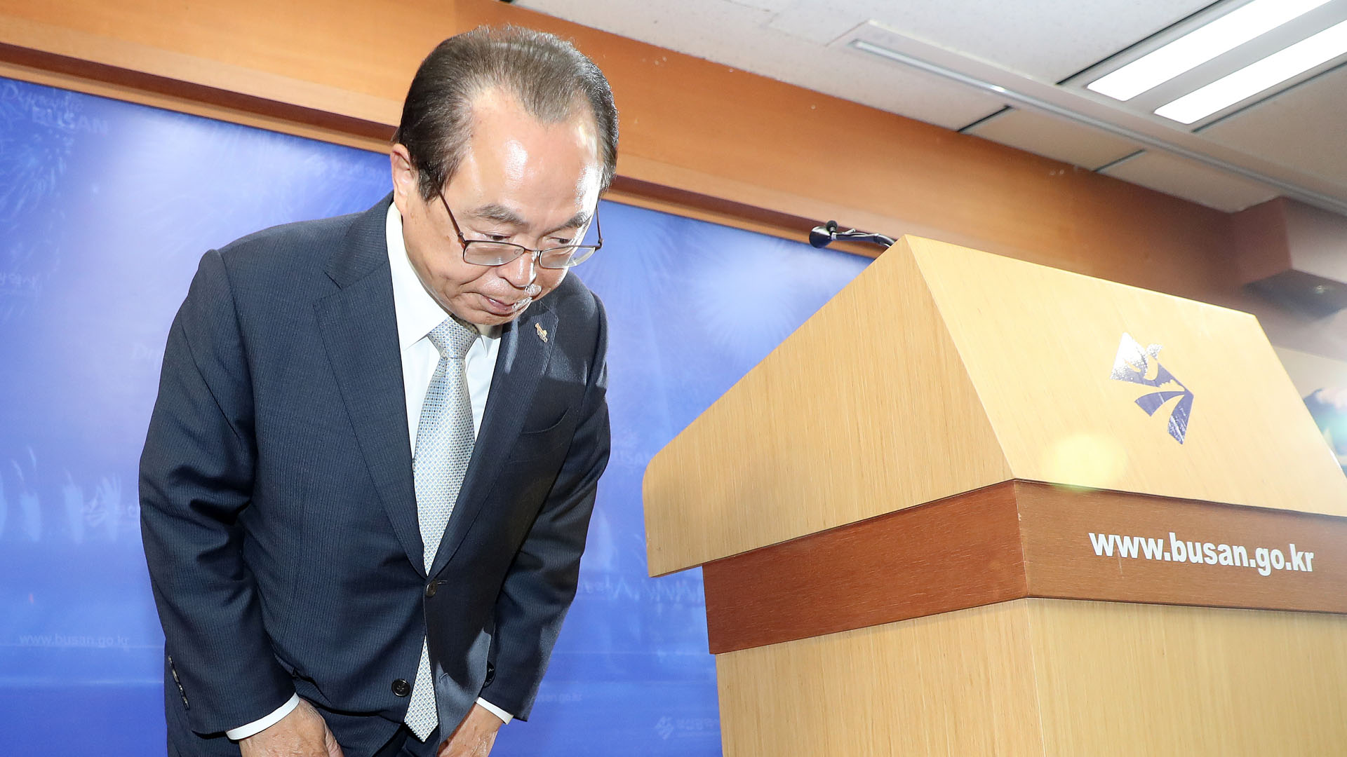 "<em class='find'온라인카지노 순위 온카판</em 사죄드린다"…오거돈 부산시장 전격 사퇴