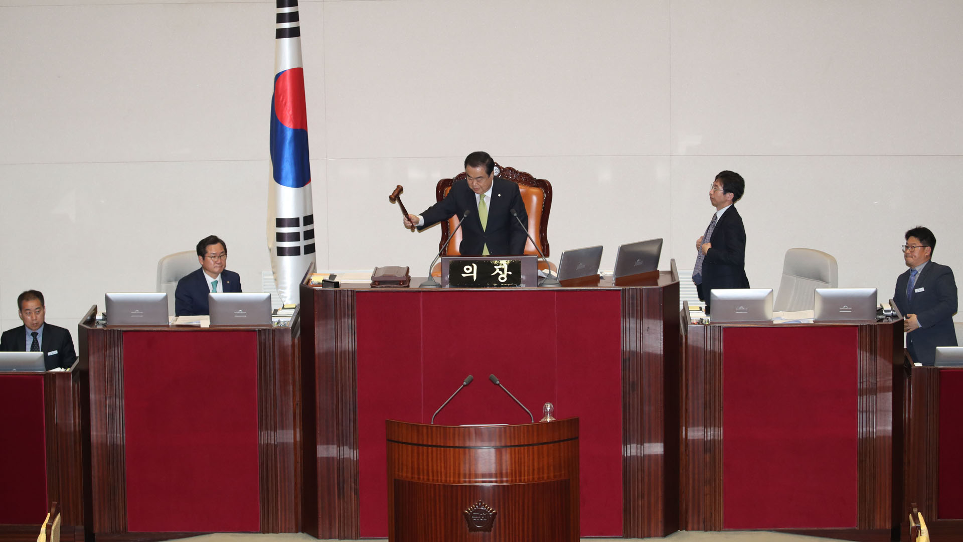 20대 국회 마지막 본회의…과거사법 등 처리