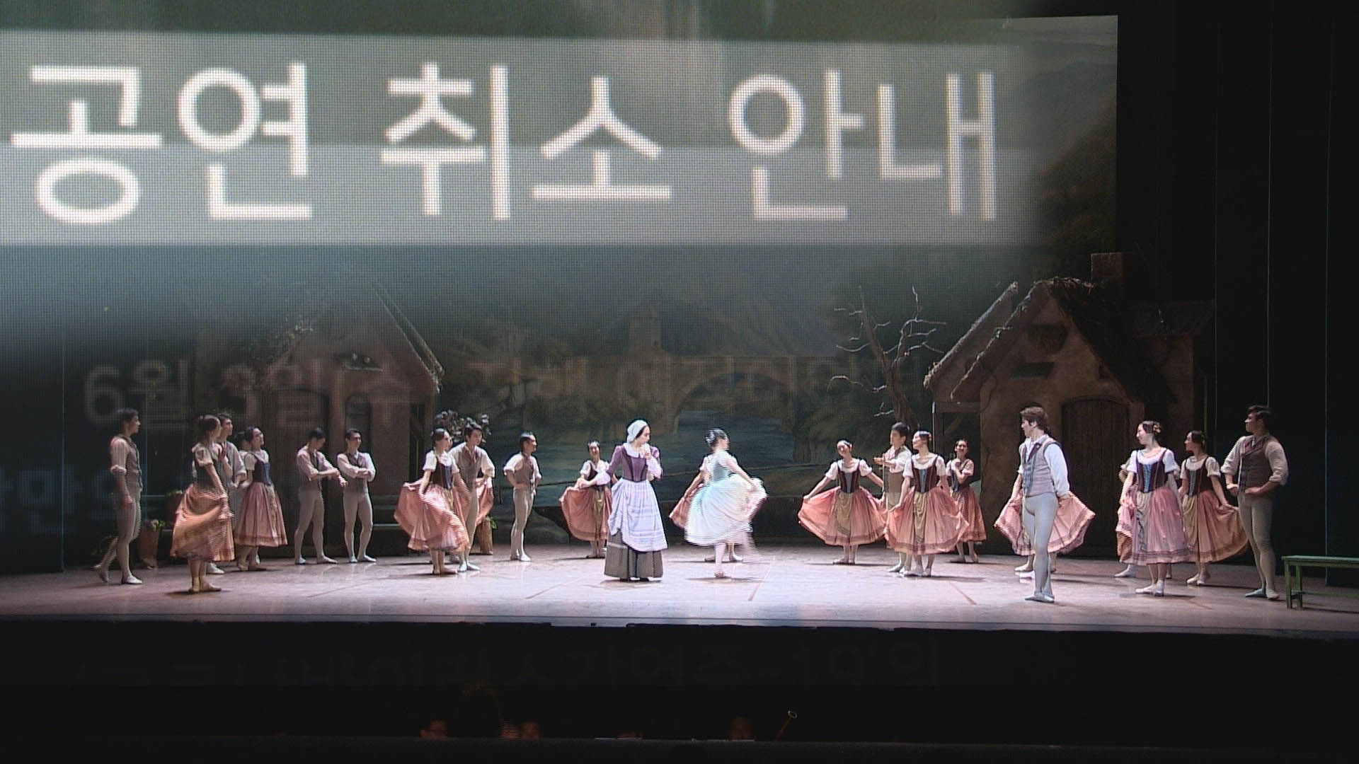 코로나 재확산에 카지노사이트추천문화시설 문 닫고 공연 또 연기