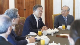 남북관계 '시계제로'…문대통령 해법 고심