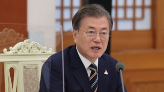 고삐 죄는 문대통령…'코로나 리더십' 힘 받나