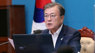 문대통령 "그릇된 신념으로 검진회피…국민 큰 피해"