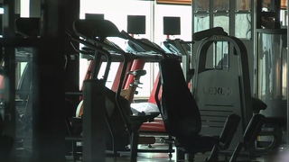 음식점·체육시설 아우성…2.5단계 완화 내일 결정