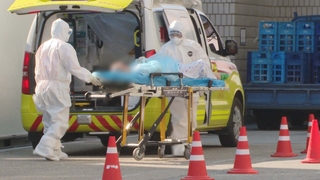 국내 감염 사흘째 100명대…"아슬아슬한 상황"
