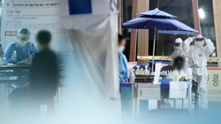 집단감염 확진자 또 속출…닷새 만에 다시 세 자릿수